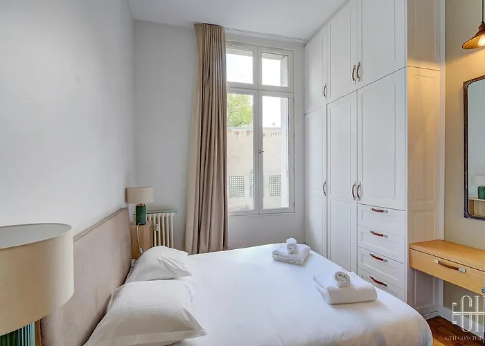 Apartment Spacieux - Type Haussmannien - Wifi *