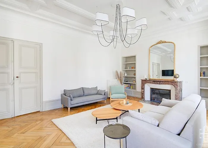 Spacieux - Type Haussmannien - Wifi *